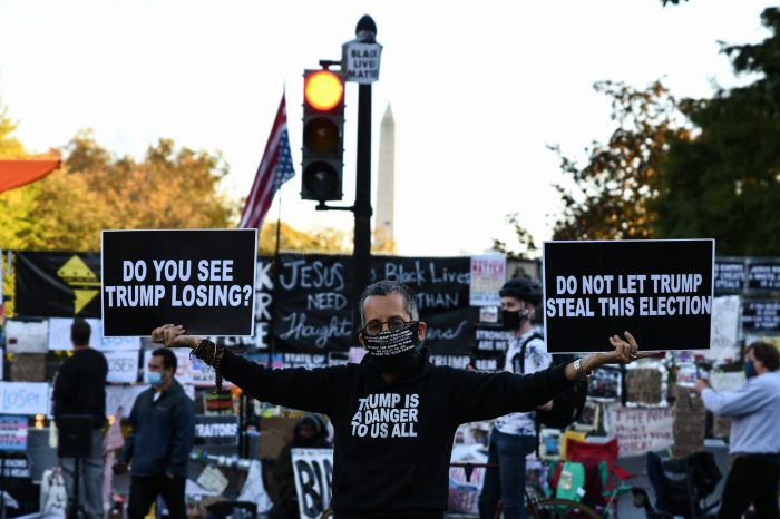 Trump Seçimleri Çalıyor!
