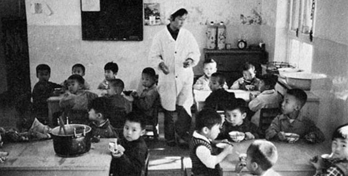 Maoist Çin’de Toplu Çocuk Bakımı Kadınları Nasıl Kurtardı?