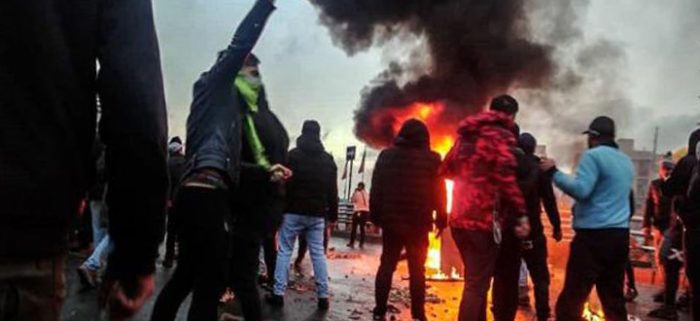 İran 2021: Kitlelerin Kahramanca Mücadelesi Acımasız Baskıya Meydan Okuyor.